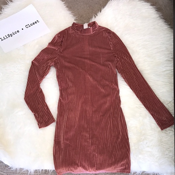 Gia long sleeve pink velvet dress - Picture 7 of 8